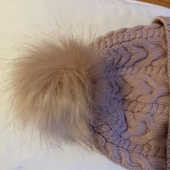 Lululemon Toque With PomPom - Picture 4 of 4